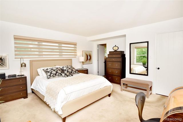 2026 W Bend Court, Bloomfield Hills, MI 48302
