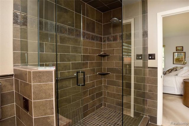 2026 W Bend Court, Bloomfield Hills, MI 48302