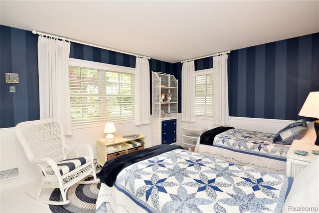 2026 W Bend Court, Bloomfield Hills, MI 48302