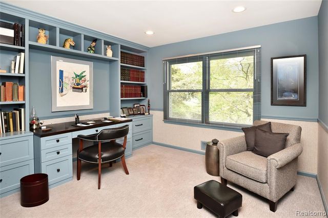 2026 W Bend Court, Bloomfield Hills, MI 48302