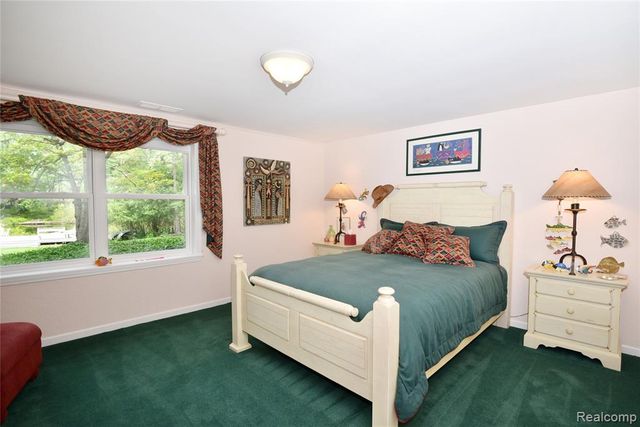 2026 W Bend Court, Bloomfield Hills, MI 48302