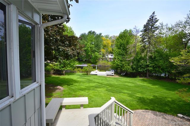 2026 W Bend Court, Bloomfield Hills, MI 48302