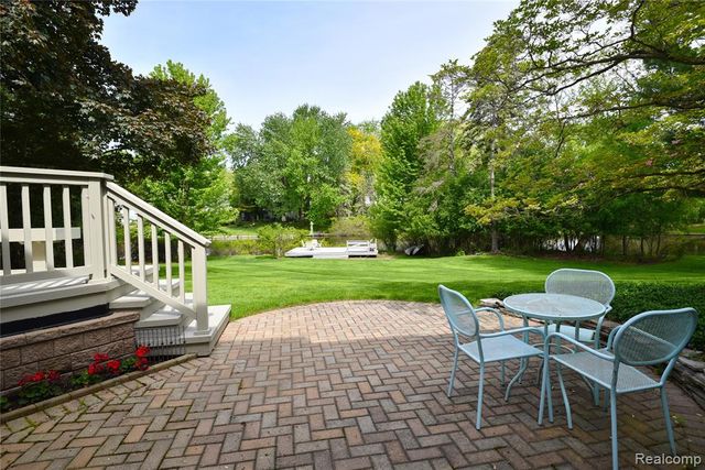 2026 W Bend Court, Bloomfield Hills, MI 48302