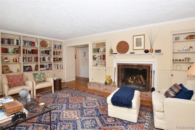 2026 W Bend Court, Bloomfield Hills, MI 48302