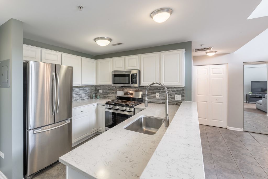 1111 Burlington Avenue 422, Lisle, IL 60532 — photo 3