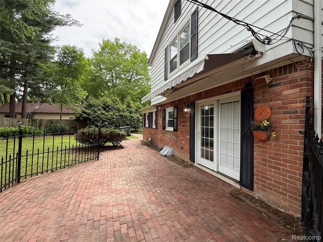 38552 Macintosh Court, Clinton Charter Township, MI 48036