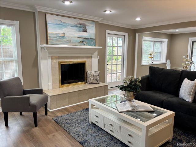 38552 Macintosh Court, Clinton Charter Township, MI 48036