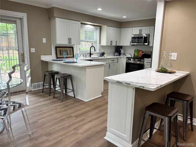 38552 Macintosh Court, Clinton Charter Township, MI 48036