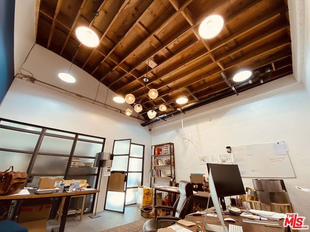 5112 W Jefferson Boulevard, Los Angeles, CA 90016