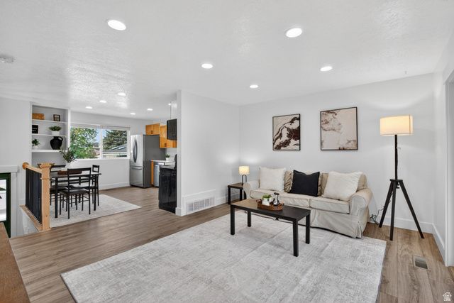 627 E HILO ST, Sandy, UT 84070