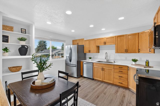 627 E HILO ST, Sandy, UT 84070