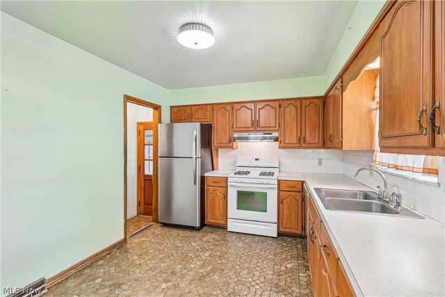 2758 Shellhart Road, Norton, OH 44203