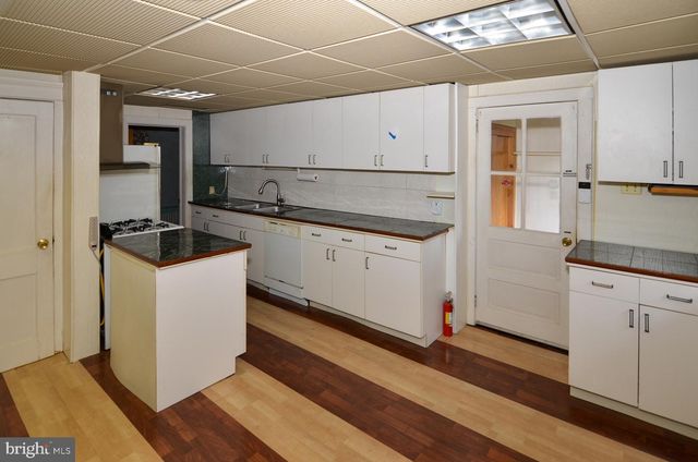 40 LANSING AVE, Hamilton, NJ 08619