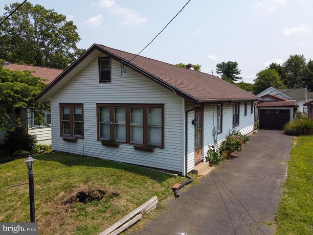 40 LANSING AVE, Hamilton, NJ 08619