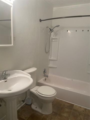 1021 Nottingham Drive, Angleton, TX 77515