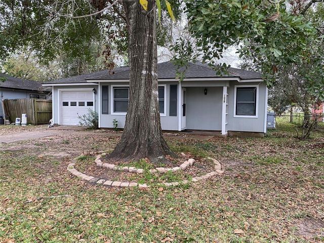 1021 Nottingham Drive, Angleton, TX 77515