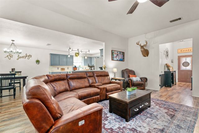 250 Wellington Trail, Weatherford, TX 76085