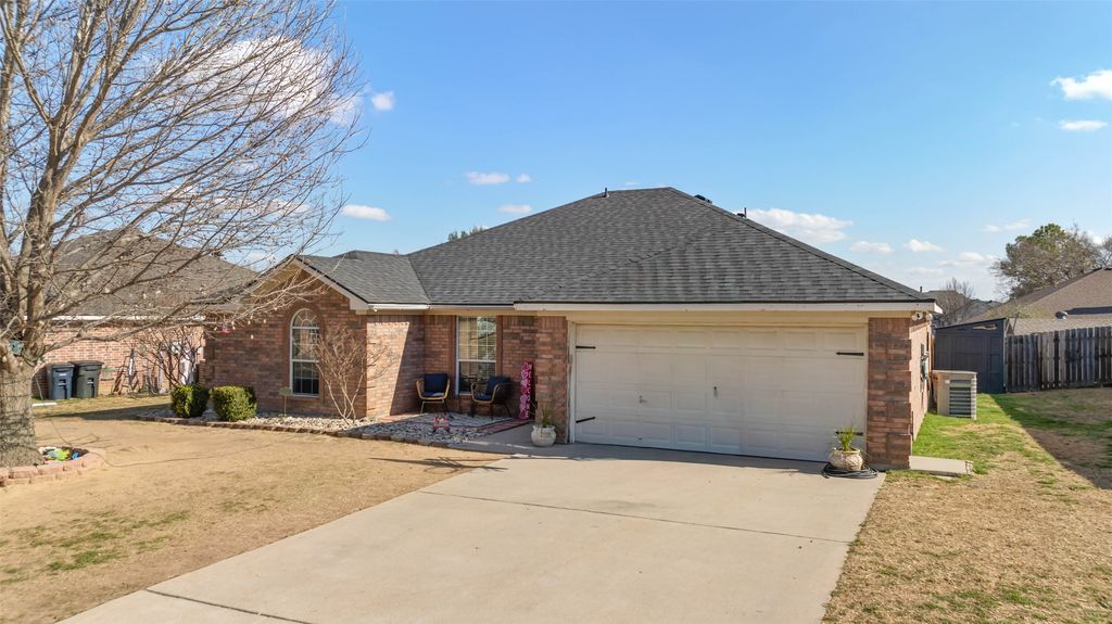 250 Wellington Trail, Weatherford, TX 76085