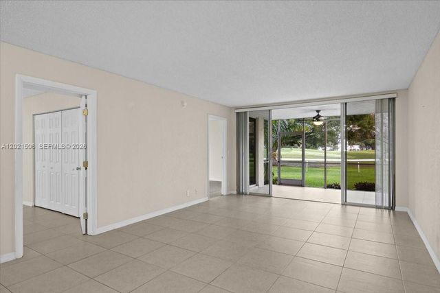 9501 Seagrape Dr 102, Davie, FL 33324