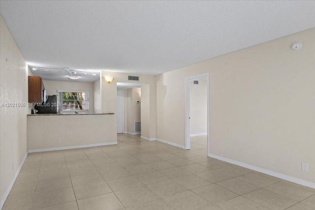 9501 Seagrape Dr 102, Davie, FL 33324