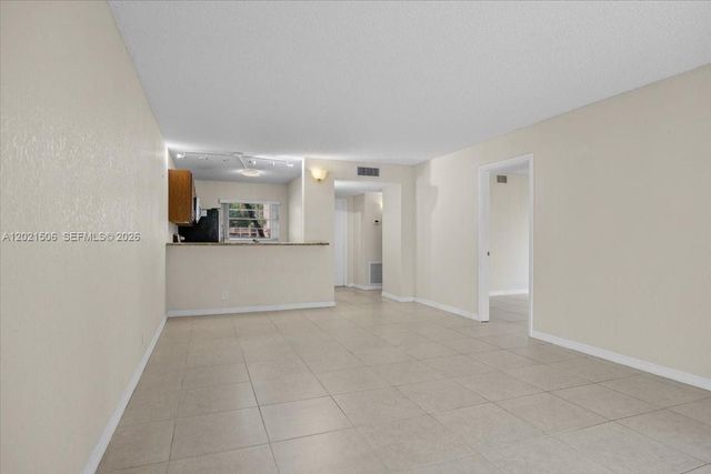 9501 Seagrape Dr 102, Davie, FL 33324