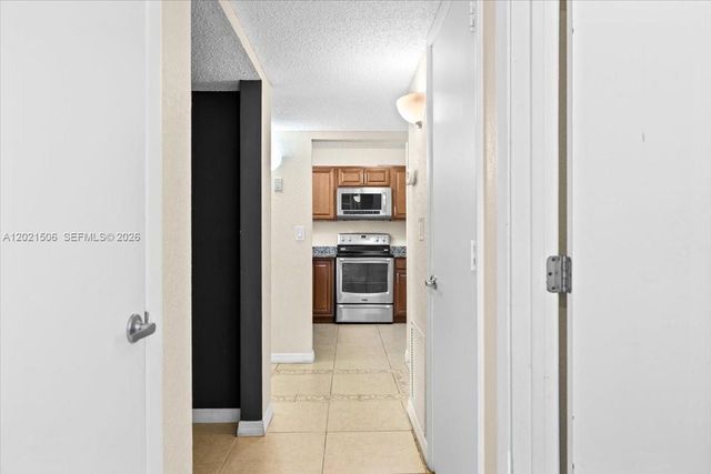 9501 Seagrape Dr 102, Davie, FL 33324