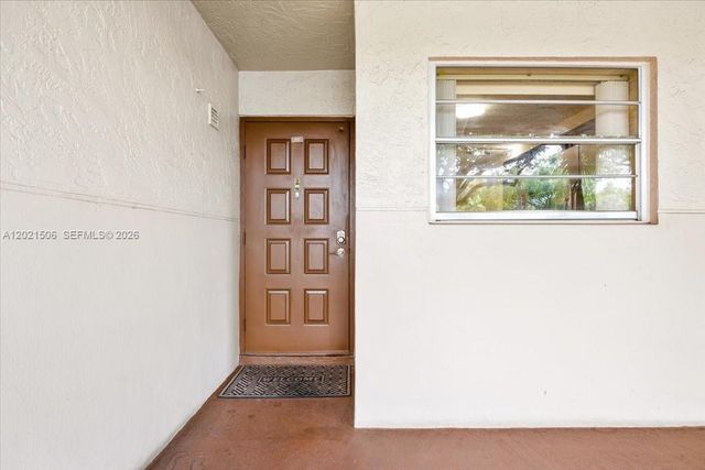 9501 Seagrape Dr 102, Davie, FL 33324