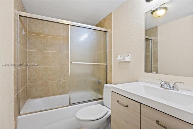 9501 Seagrape Dr 102, Davie, FL 33324