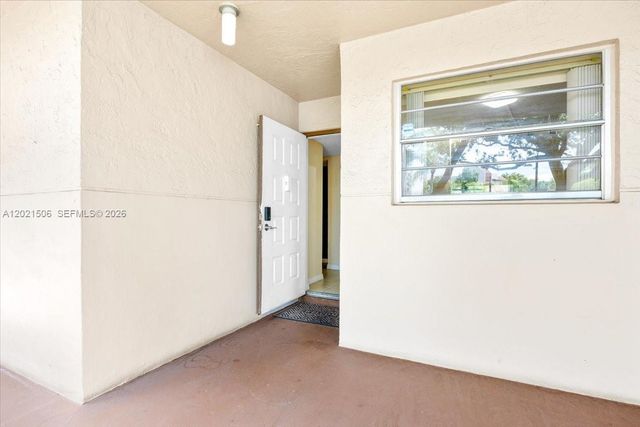 9501 Seagrape Dr 102, Davie, FL 33324