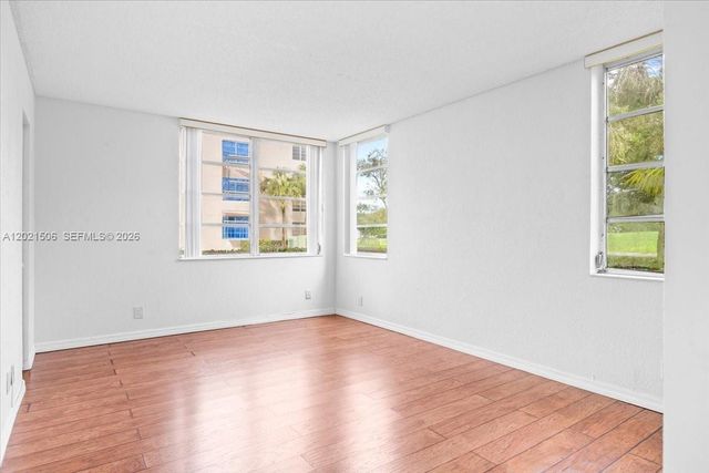 9501 Seagrape Dr 102, Davie, FL 33324