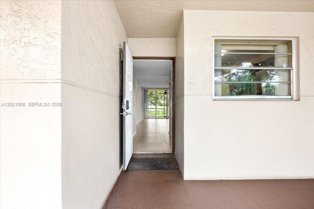 9501 Seagrape Dr 102, Davie, FL 33324
