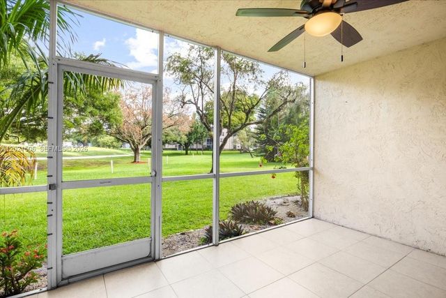 9501 Seagrape Dr 102, Davie, FL 33324