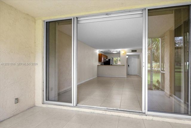 9501 Seagrape Dr 102, Davie, FL 33324