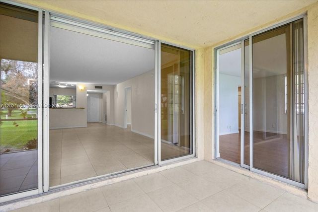 9501 Seagrape Dr 102, Davie, FL 33324