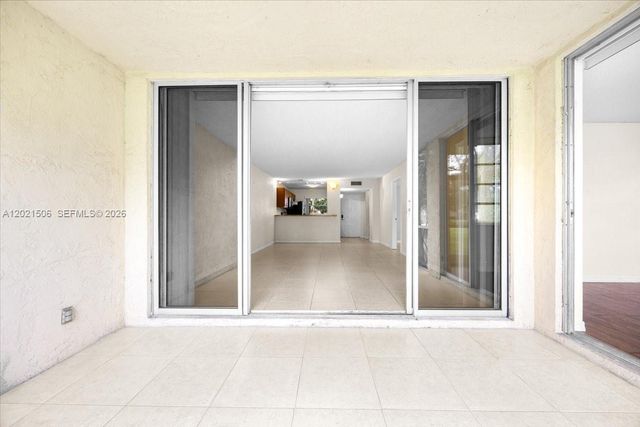 9501 Seagrape Dr 102, Davie, FL 33324