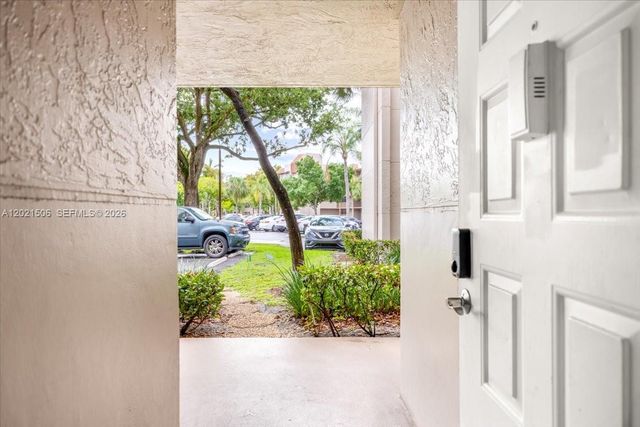 9501 Seagrape Dr 102, Davie, FL 33324
