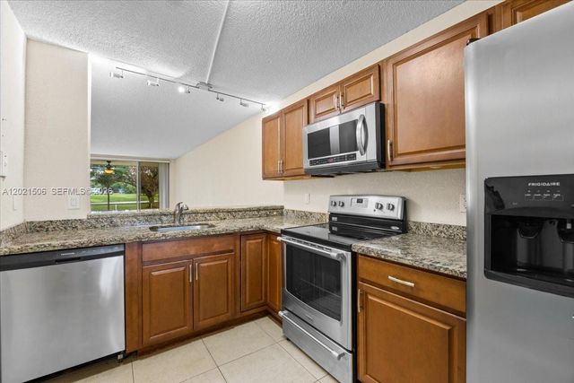 9501 Seagrape Dr 102, Davie, FL 33324