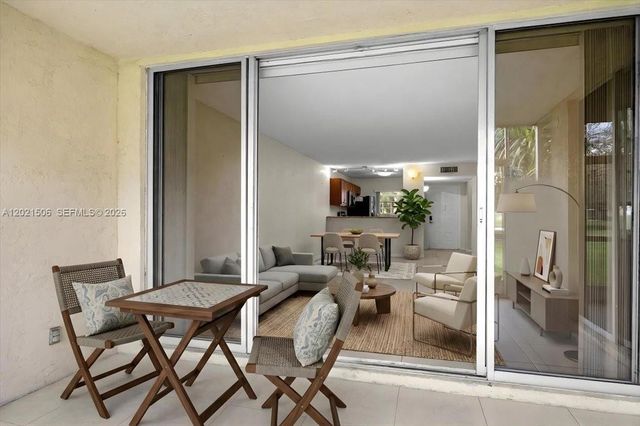 9501 Seagrape Dr 102, Davie, FL 33324