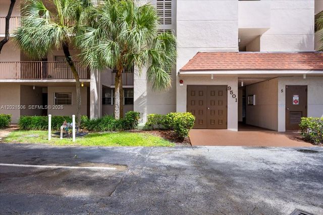 9501 Seagrape Dr 102, Davie, FL 33324