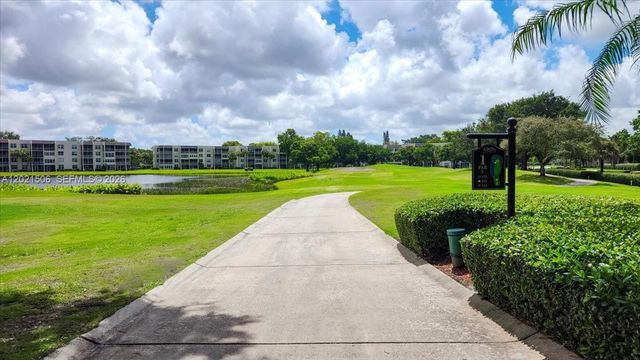 9501 Seagrape Dr 102, Davie, FL 33324