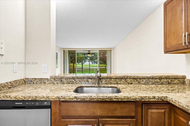 9501 Seagrape Dr 102, Davie, FL 33324