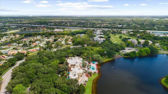 9501 Seagrape Dr 102, Davie, FL 33324