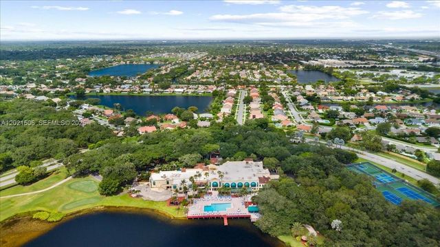 9501 Seagrape Dr 102, Davie, FL 33324