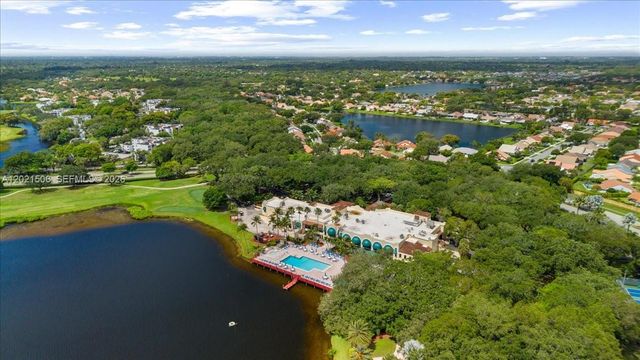 9501 Seagrape Dr 102, Davie, FL 33324