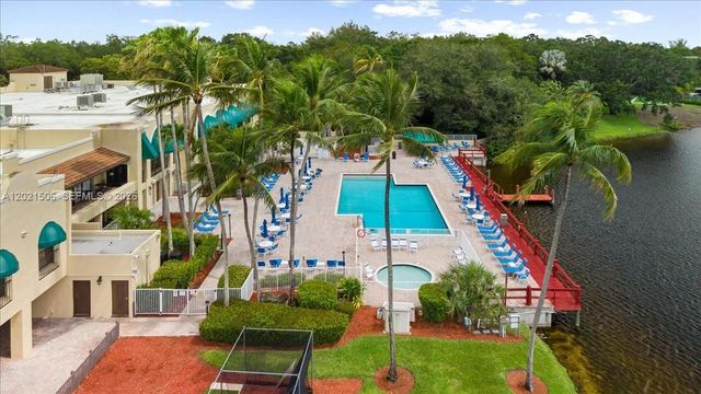 9501 Seagrape Dr 102, Davie, FL 33324