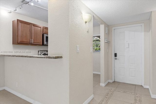 9501 Seagrape Dr 102, Davie, FL 33324