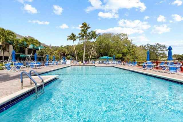 9501 Seagrape Dr 102, Davie, FL 33324