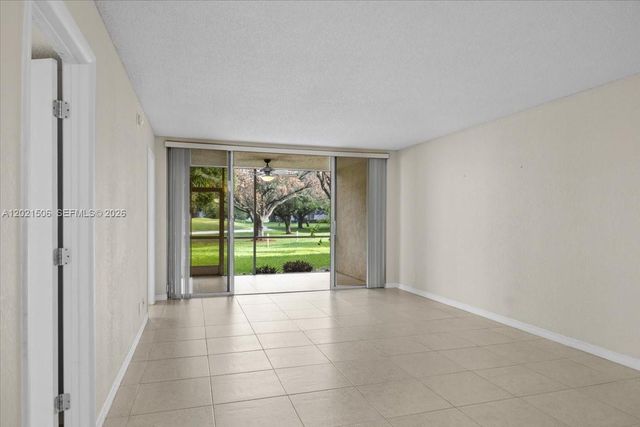 9501 Seagrape Dr 102, Davie, FL 33324