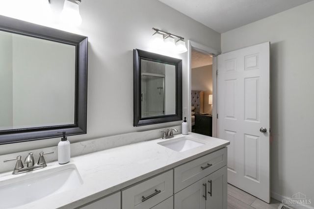 8049 Plantation Drive, West Chester, OH 45069