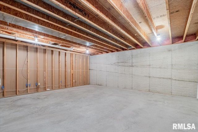 5897 COUNTRY MEADOW Lane, Clinton, IL 61727